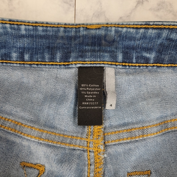 Apt 9 Acid Wash Jean Midrise 4 - Picture 5 of 10